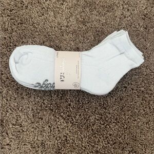 PJ Salvage Woman’s White Socks. Pack of 6